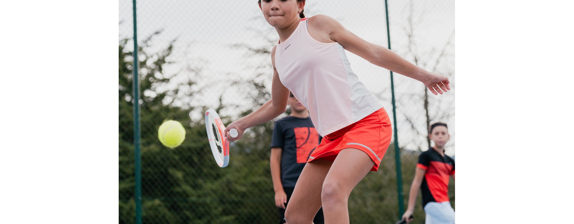 Perangkat Olahraga Tenis yang Tidak Boleh Terlewatkan untuk Wanita