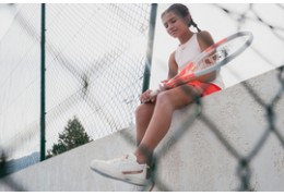 Perangkat Olahraga Tenis yang Tidak Boleh Terlewatkan untuk Wanita